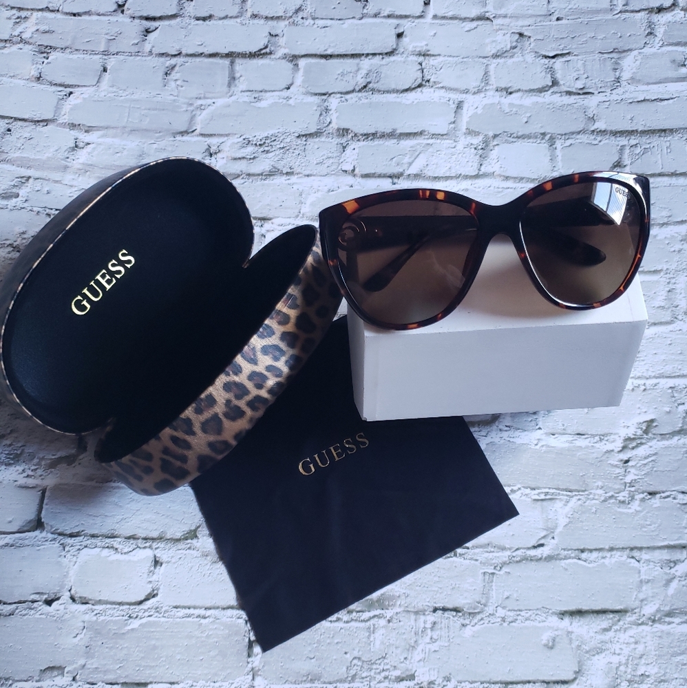 NWOT Designer Guess Polarized Sunglasses w/ Hard Case